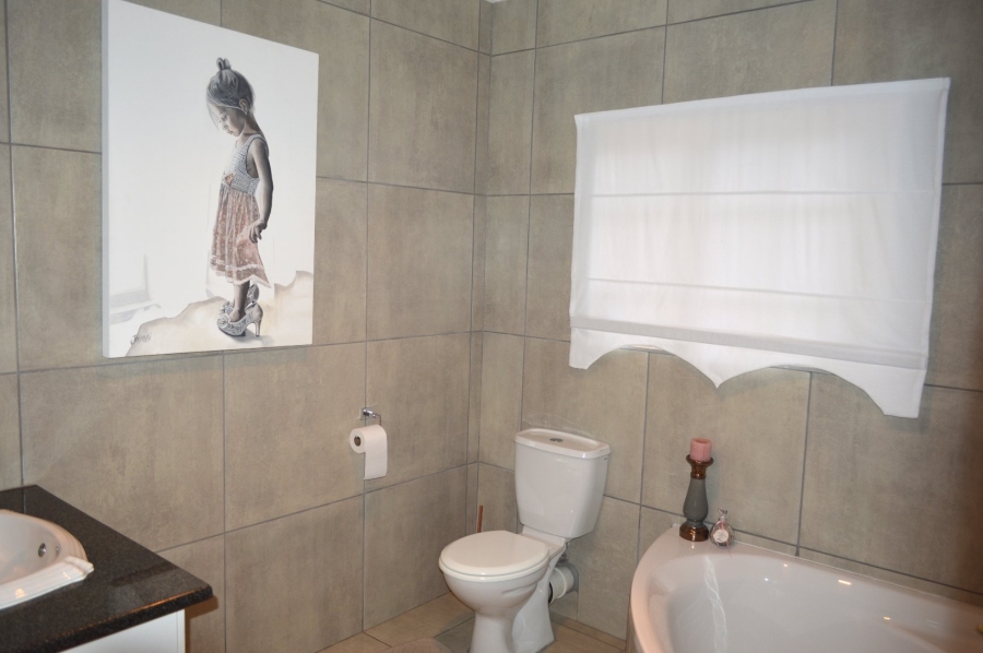 3 Bedroom Property for Sale in Flamwood North West